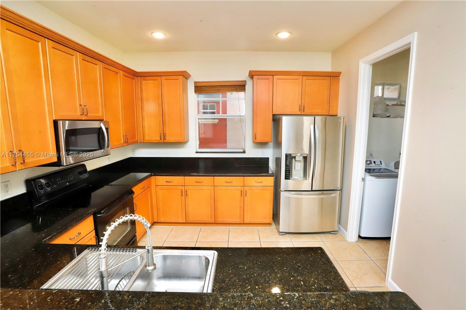 Fort Lauderdale House: 1033 NE 17th Way 404