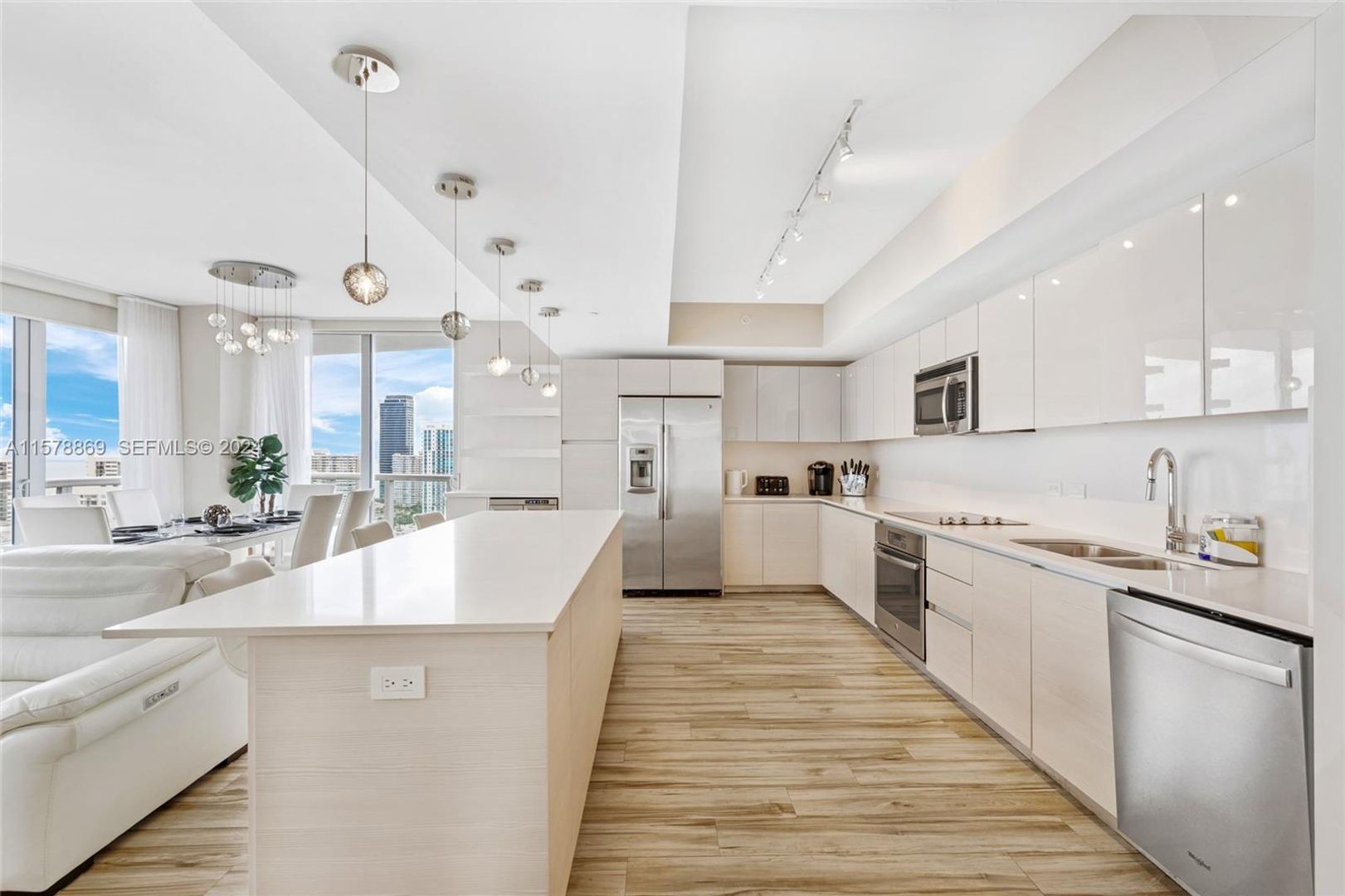 Hallandale Beach House: 2600 E Hallandale Beach Boulevard T2401,