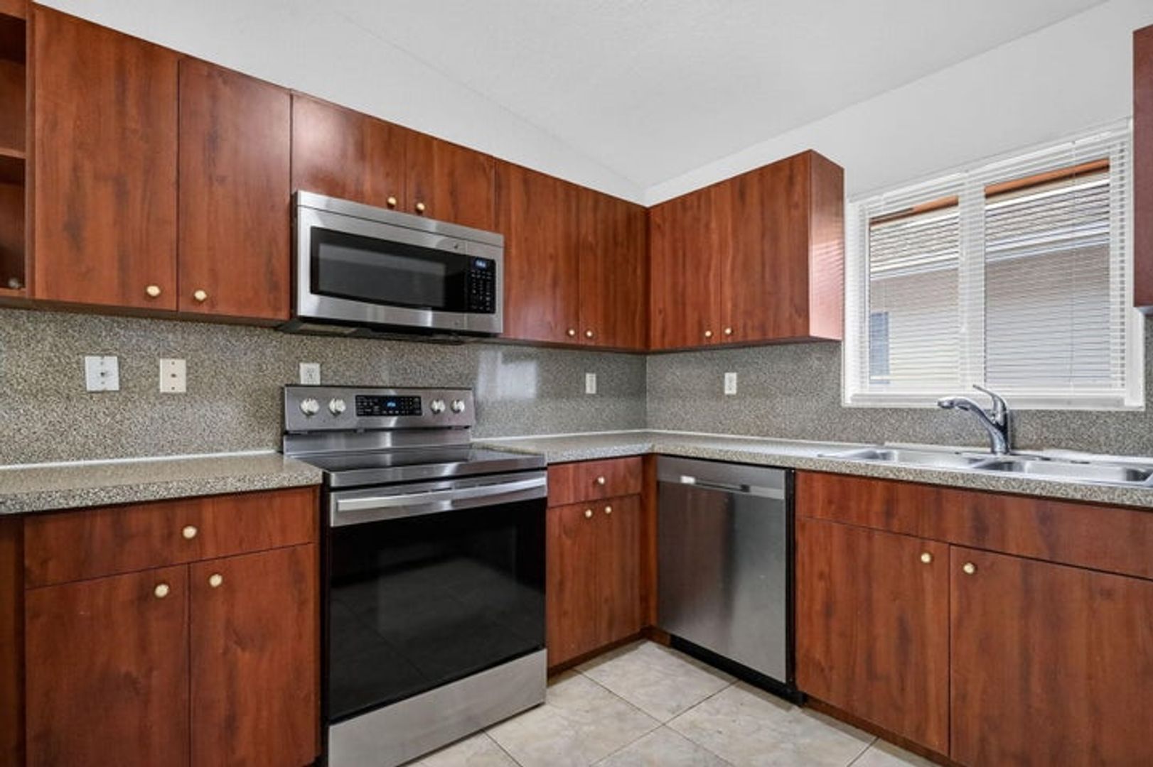 Hollywood House: 2208 Evans Street