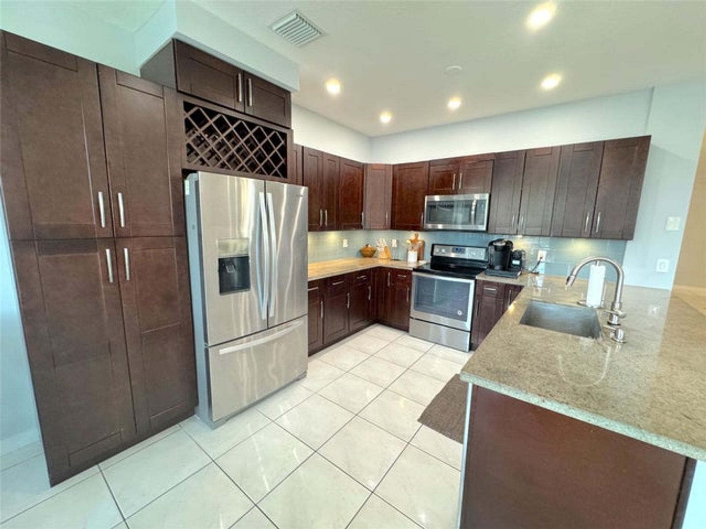Plantation House: 143 NW 107th Terrace