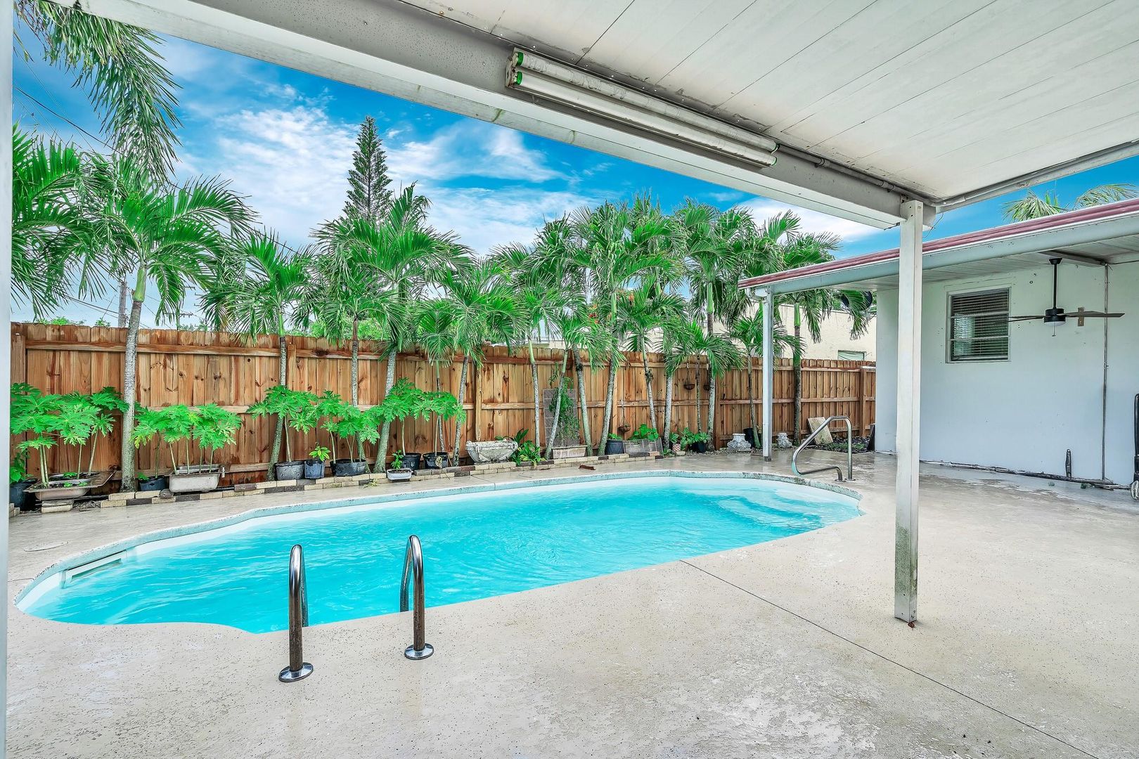 Lake Worth Beach House: 726 N A Street