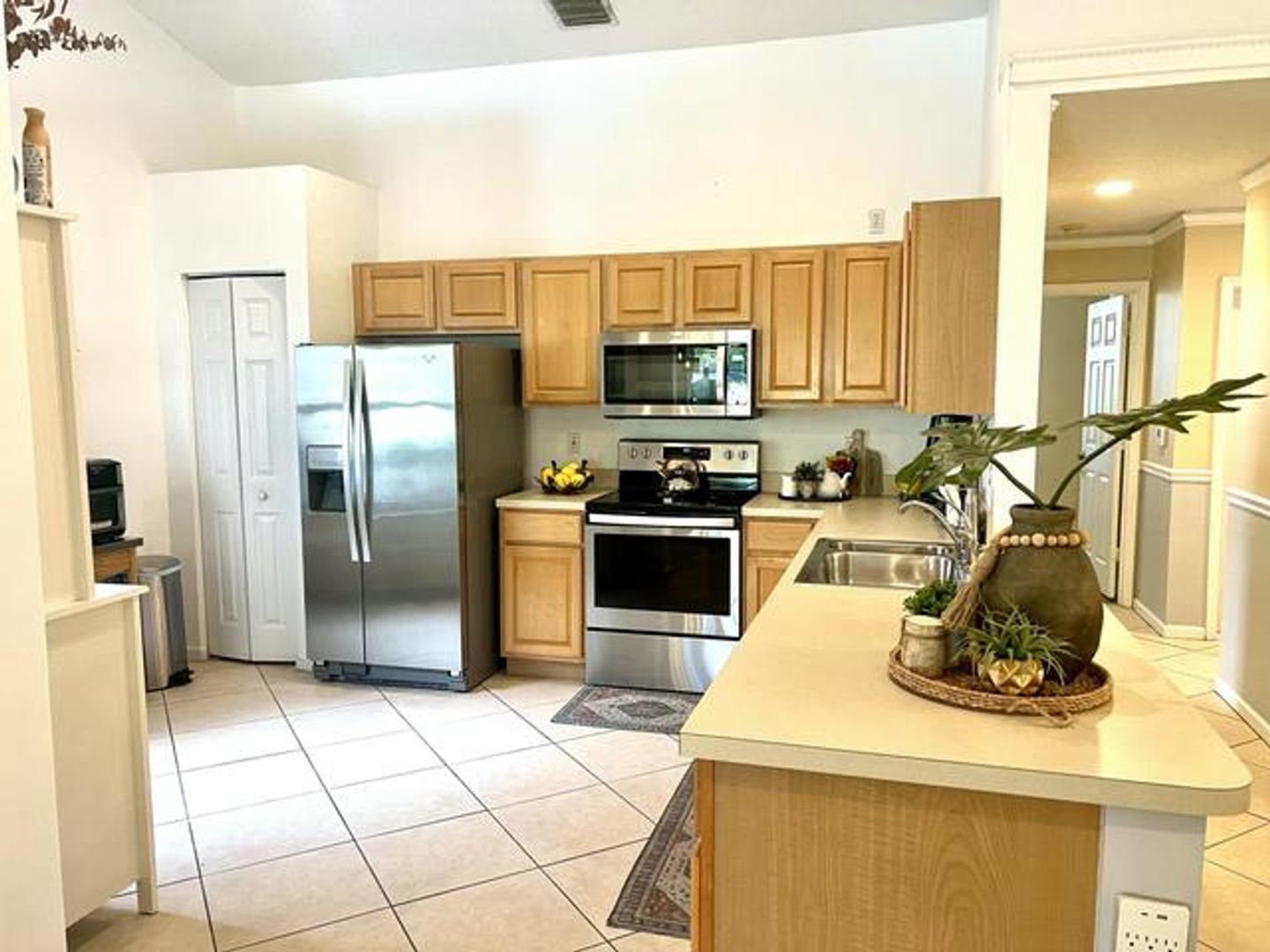 Wellington House: 10614 Lake Shore Drive