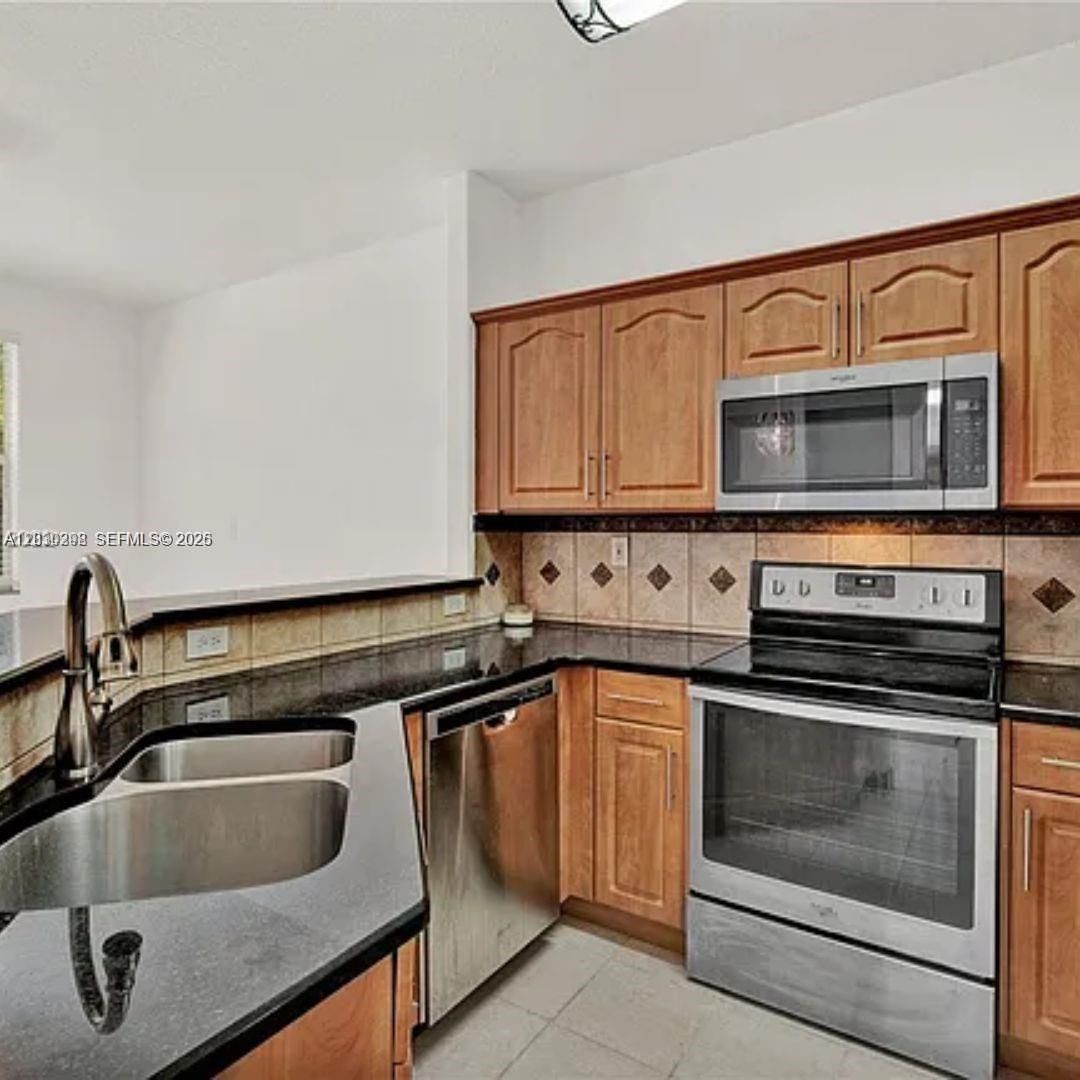 Doral House: 10902 NW 79th Street 10902