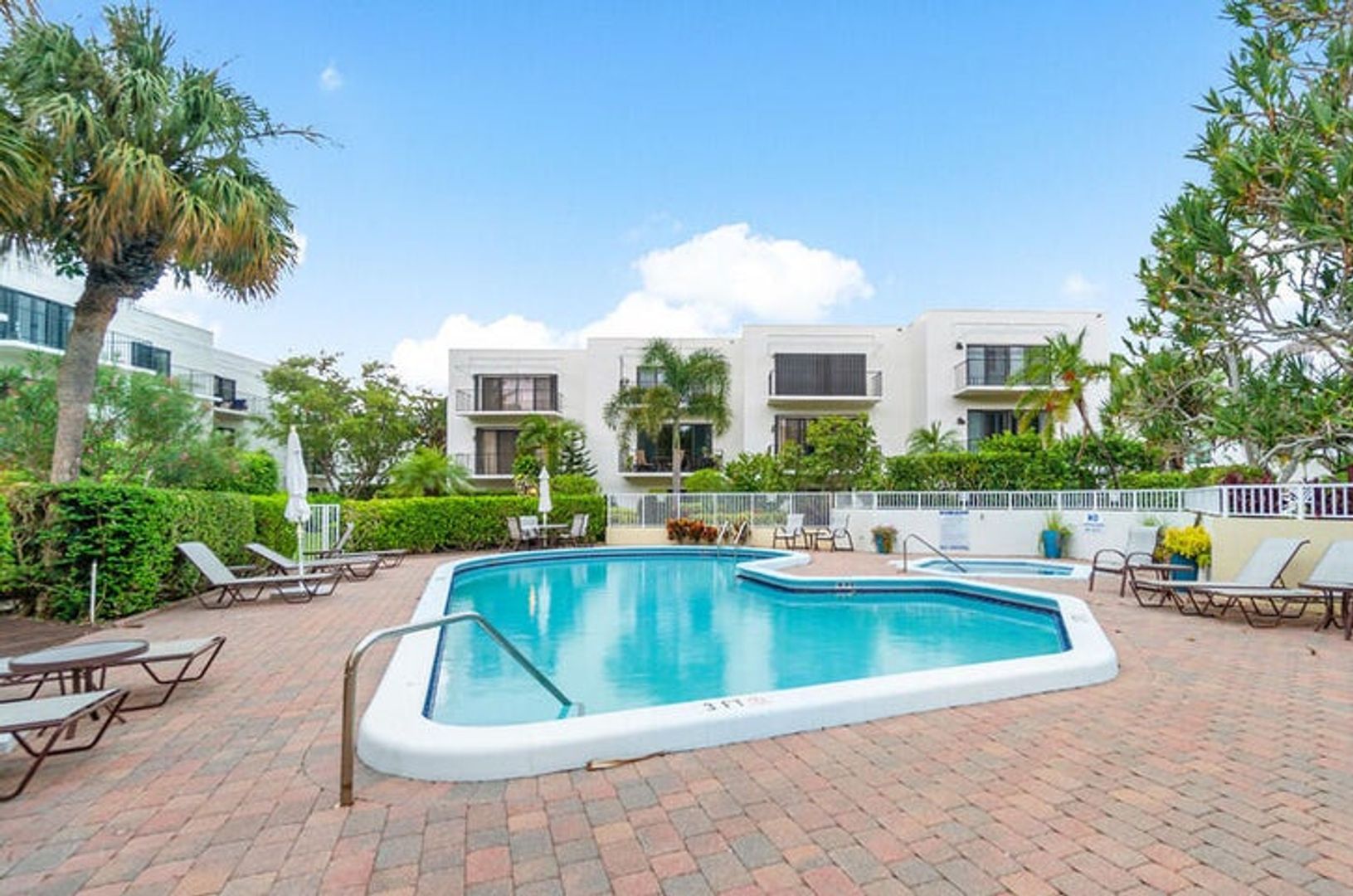 Juno Beach House: 170 Celestial Way 1-5