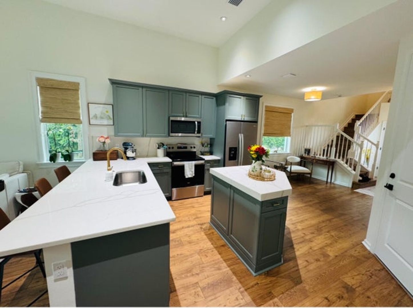 Westlake House: 16405 Capilano Court