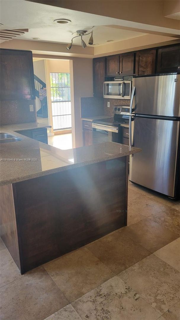 Miami House: 914 NW 106th Ave Circle 914