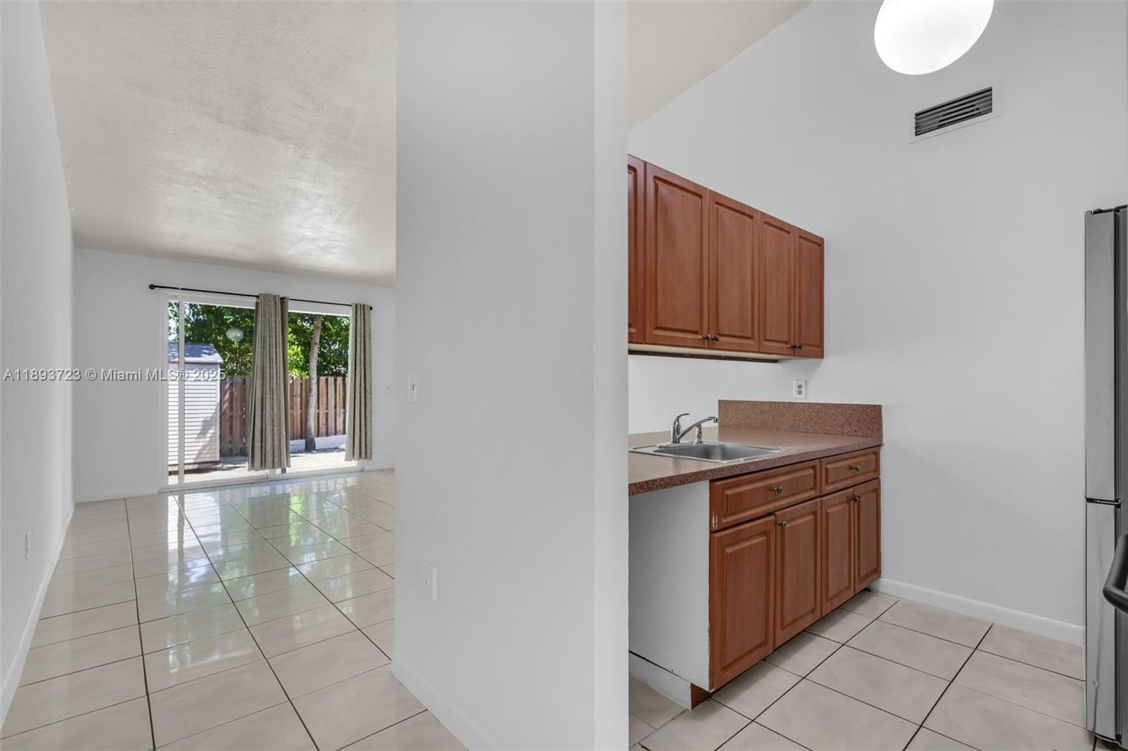 Hialeah House: 6713 NW 188th Terrace 6713