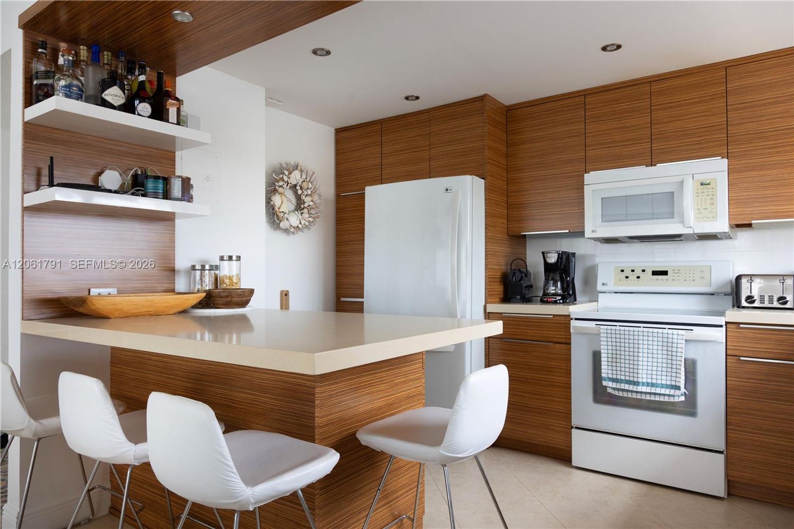 Hallandale Beach House: 1817 S Ocean Drive 320