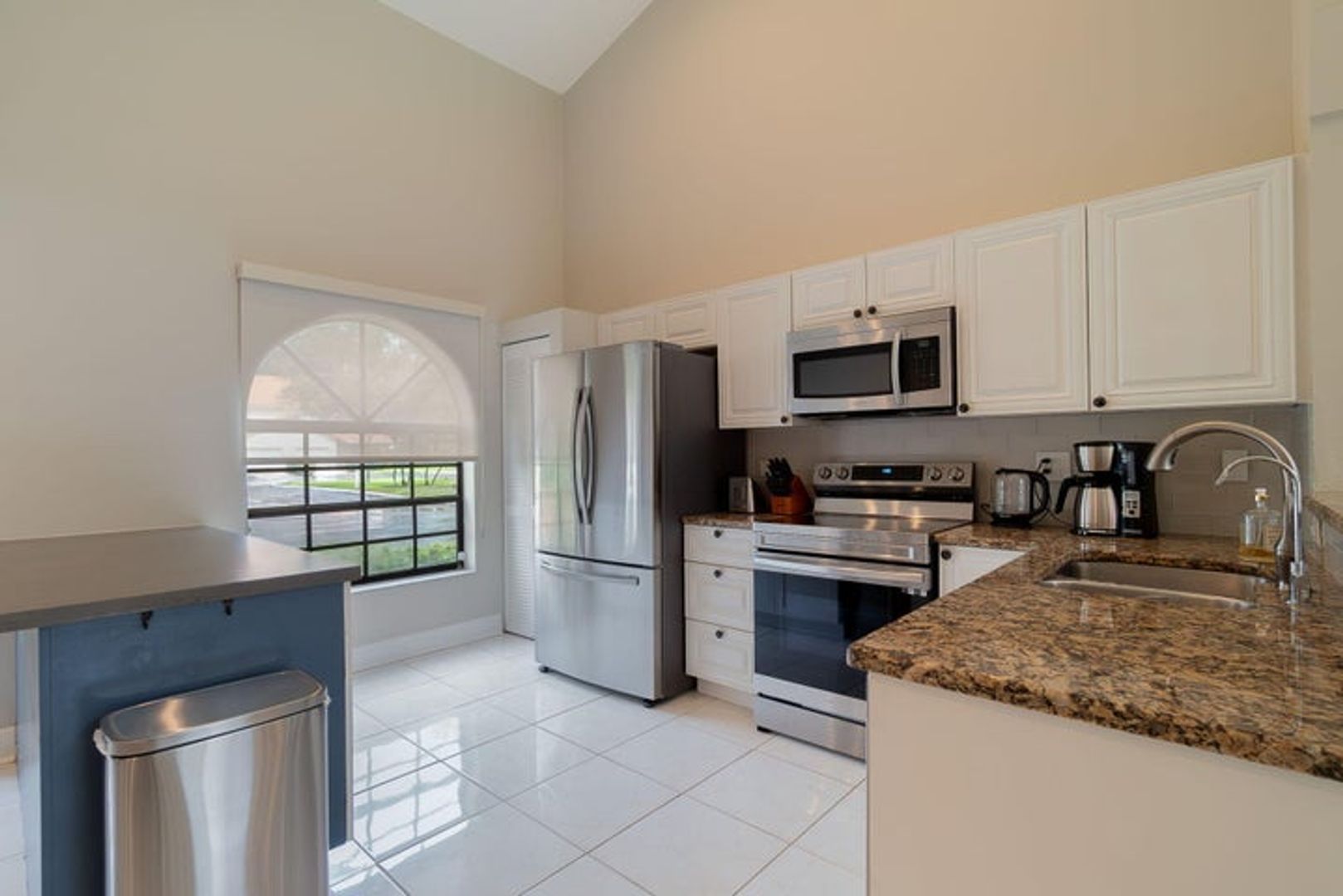 Wellington House: 13547 Fountain View Boulevard