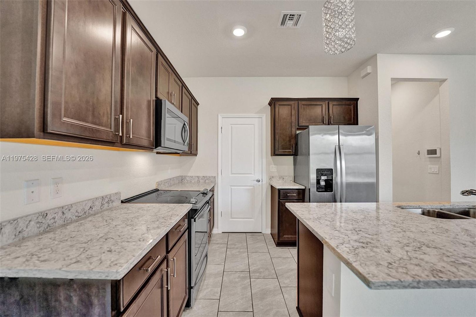 Hollywood House: 4764 Eucalyptus Drive