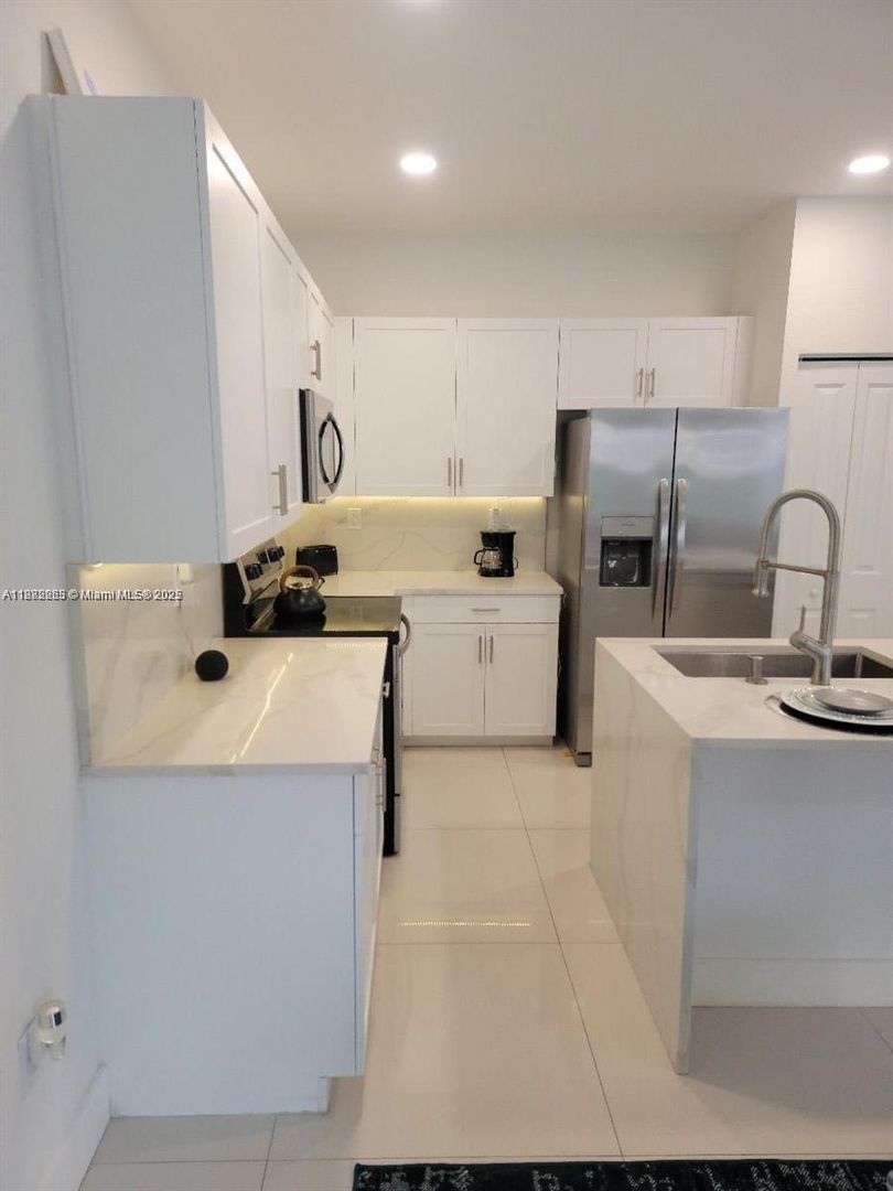 Miami Gardens House: 796 NE 208th Terrace 796