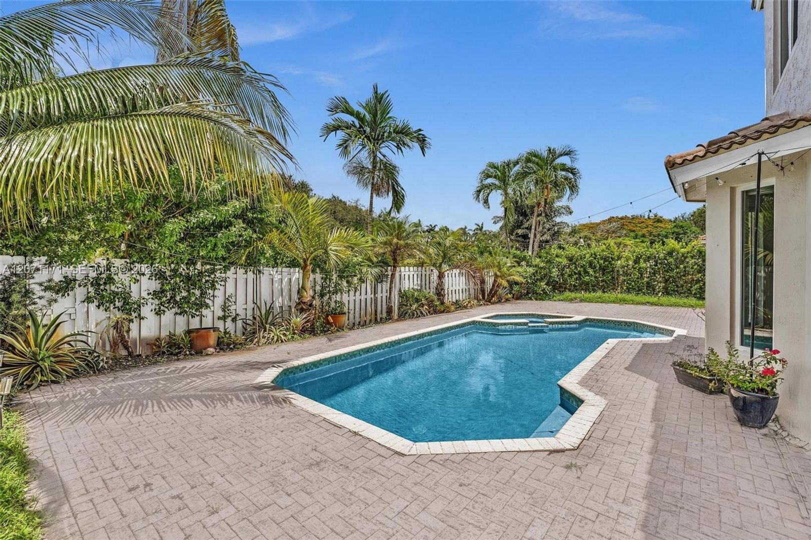 Hollywood House: 3433 SW 52nd Court 3433