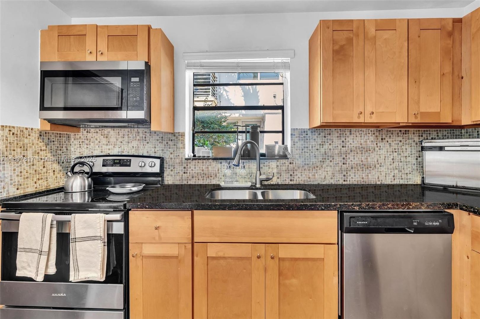 Miami Beach House: 836 W 40th Street 1