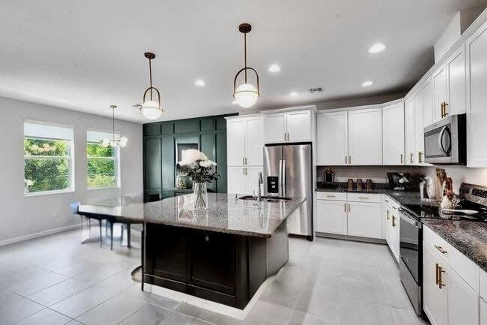 Westlake House: 16330 Oakview Drive