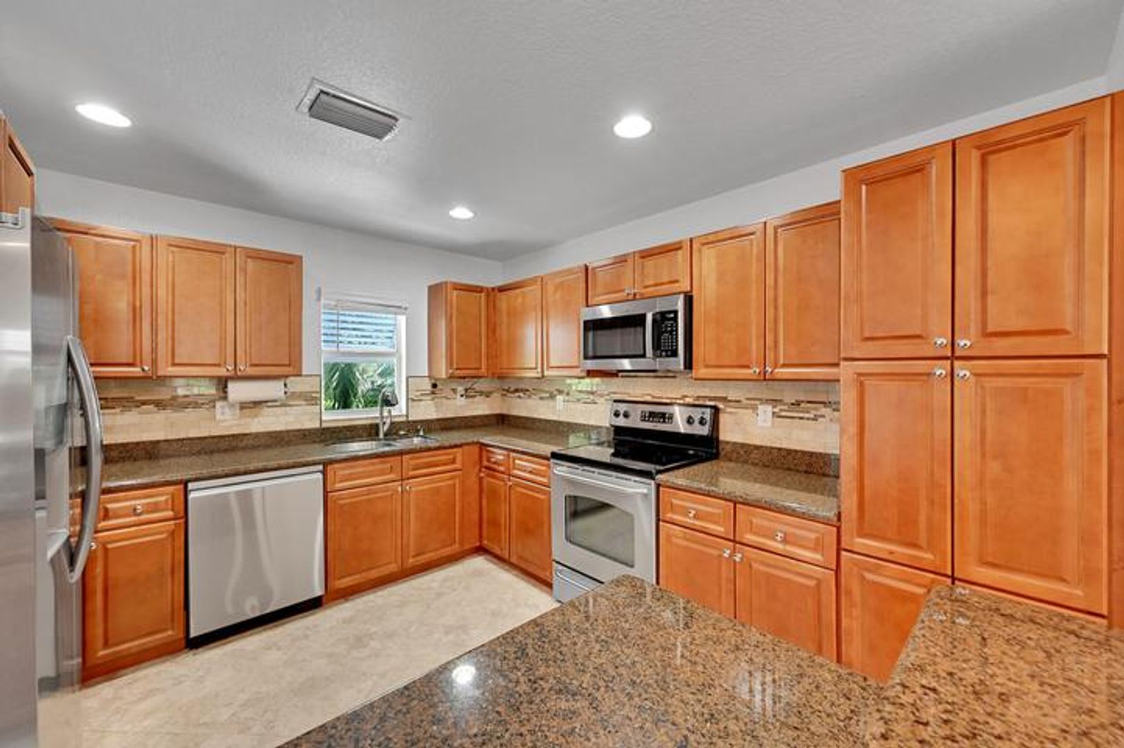 Pompano Beach House: 453 NE 1ST Street