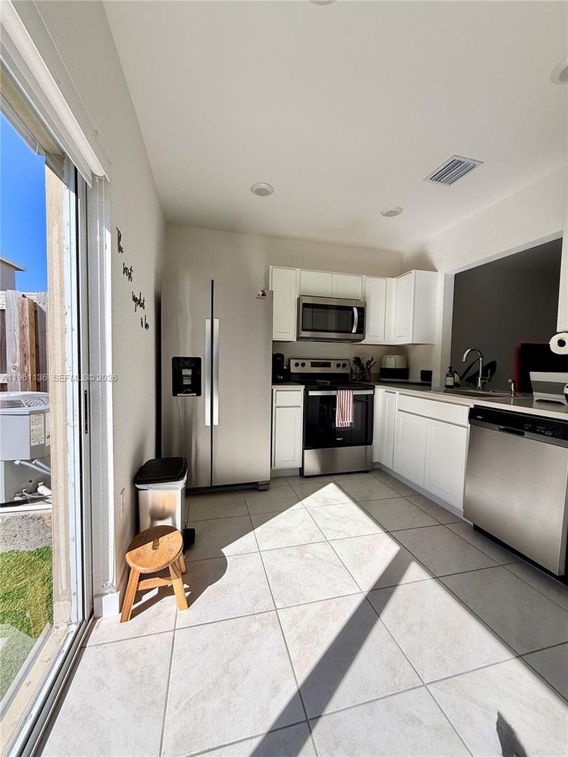 Florida City House: 487 NE 5th Street n/a