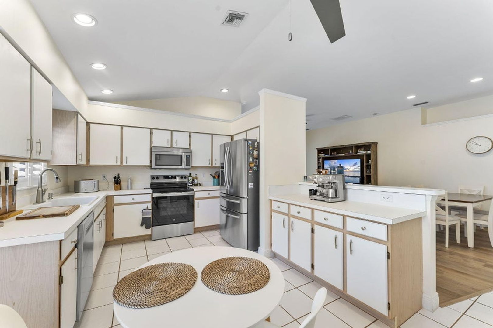 Royal Palm Beach House: 107 Meadowlands Drive