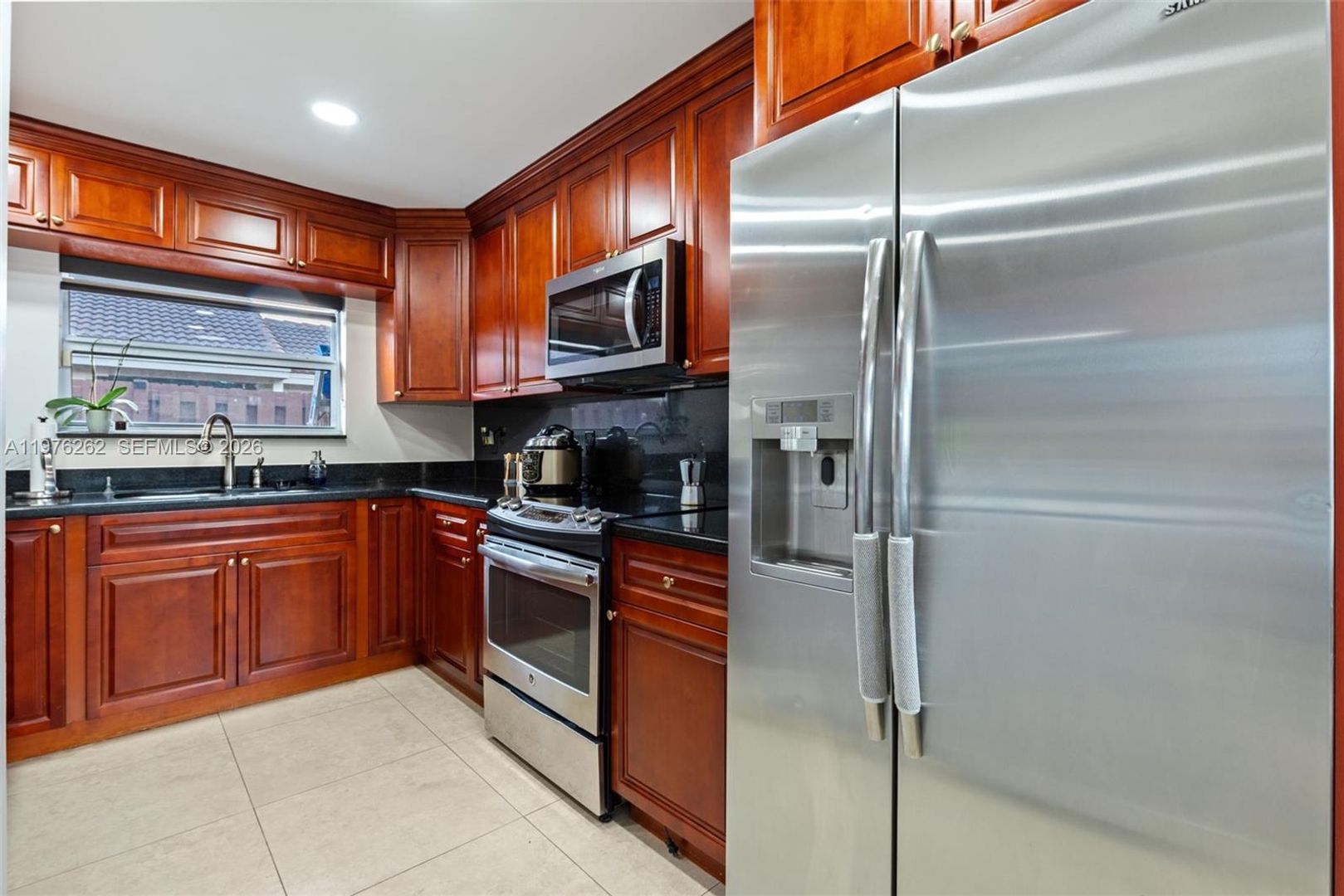 Hialeah House: 6523 NW 170th Lane