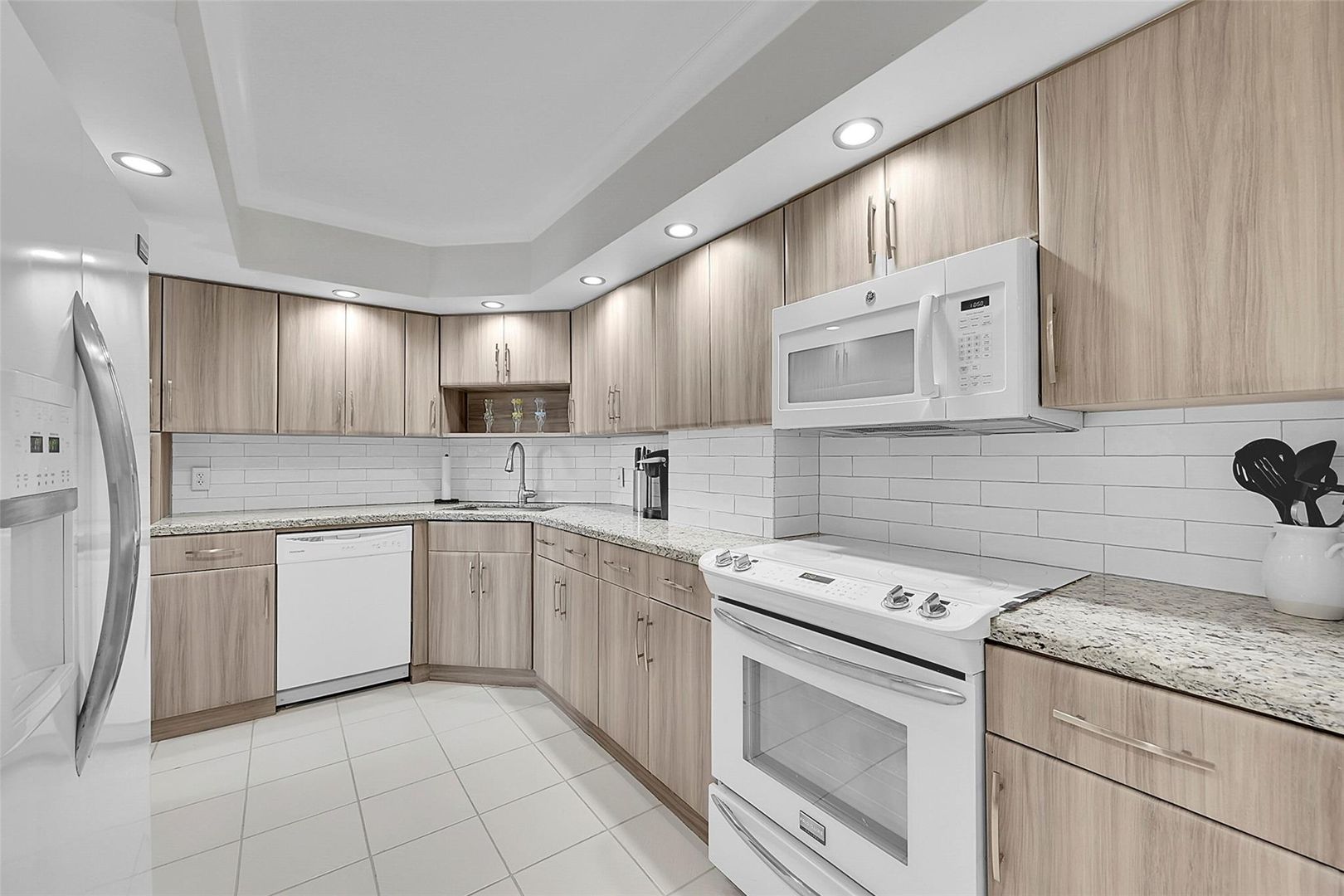 Pompano Beach House: 111 N Pompano Beach Boulevard PH3