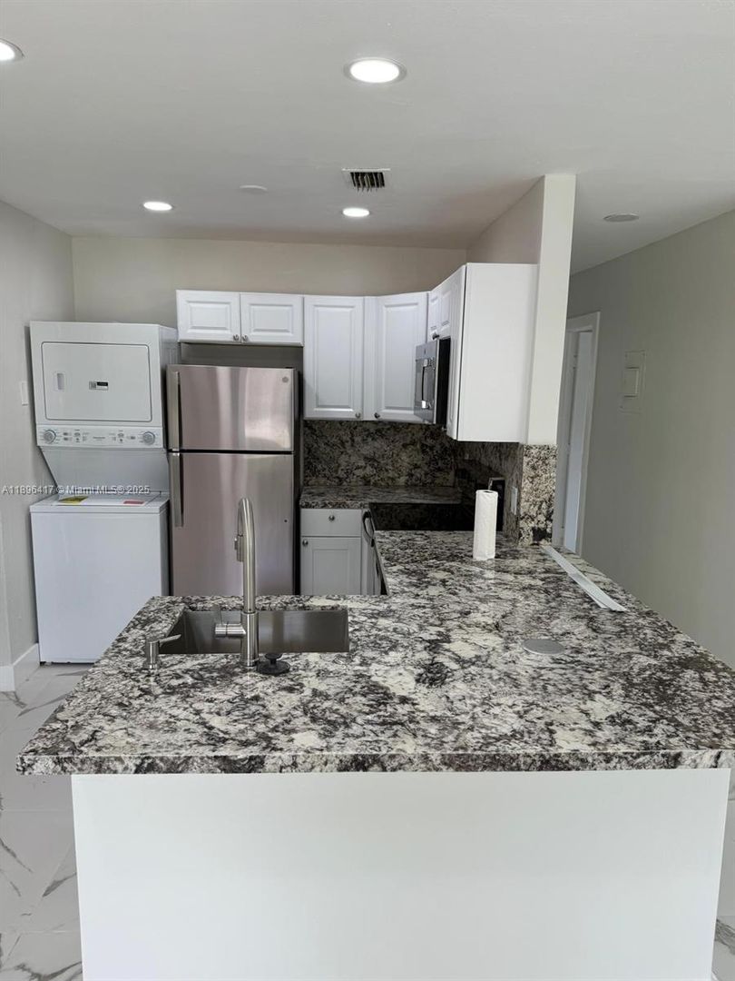 Fort Lauderdale House: 1050 NW 25th Way