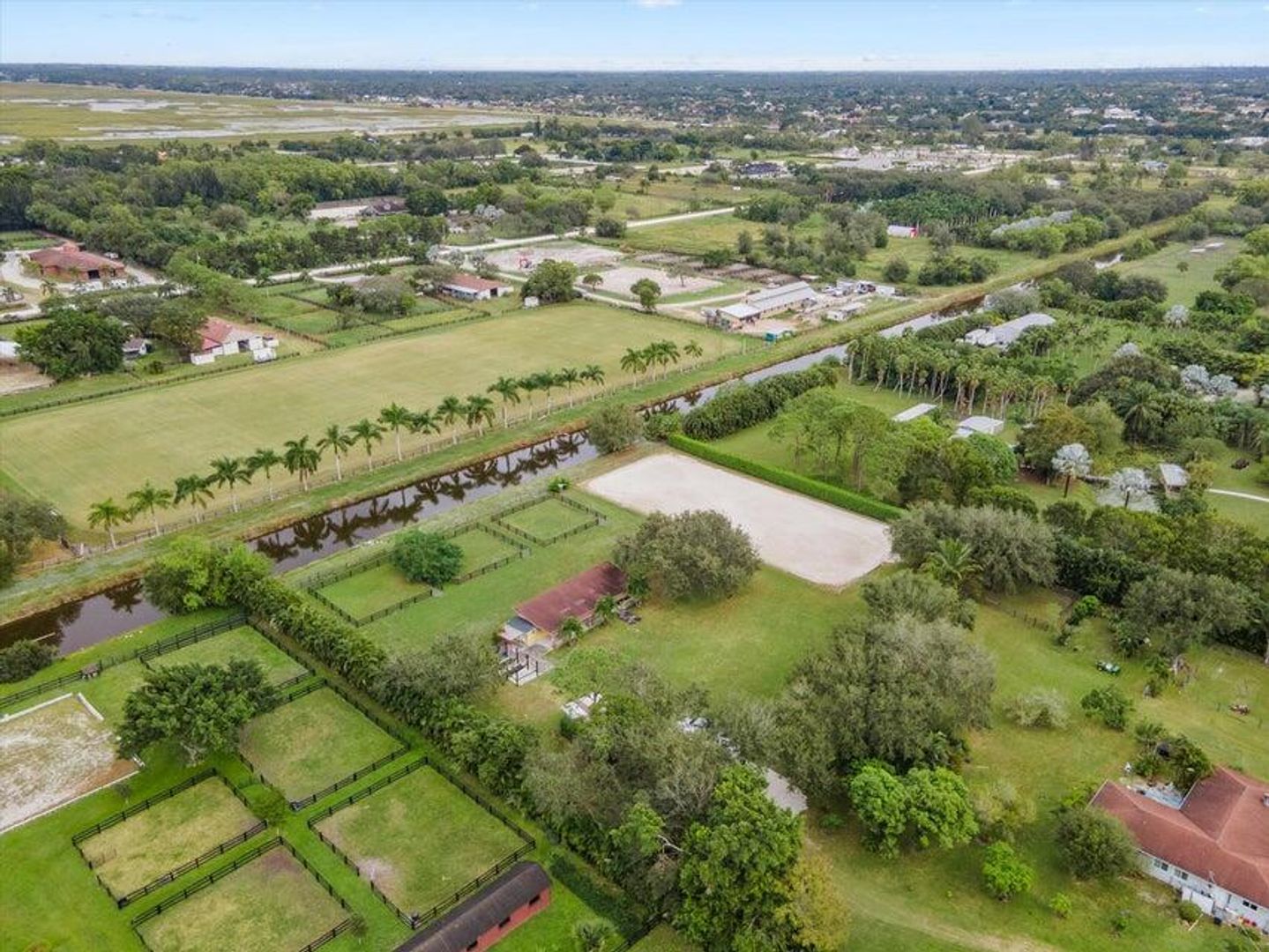 Wellington House: 16693 Deer Path Lane