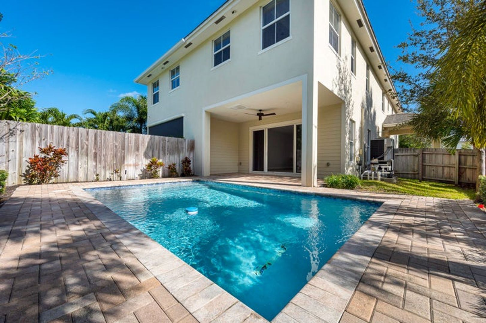 Fort Lauderdale House: 1031 NE 13th Avenue