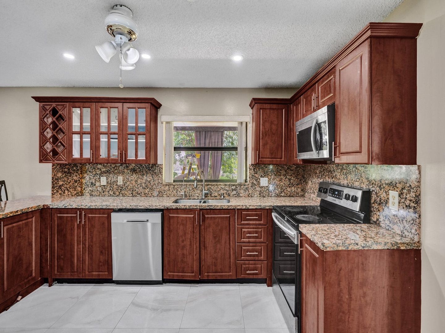 Miramar House: 9610 Dunhill Dr