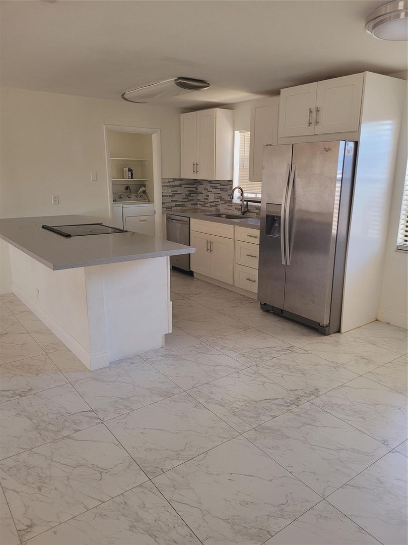 Oakland Park House: 770 NE 38 R