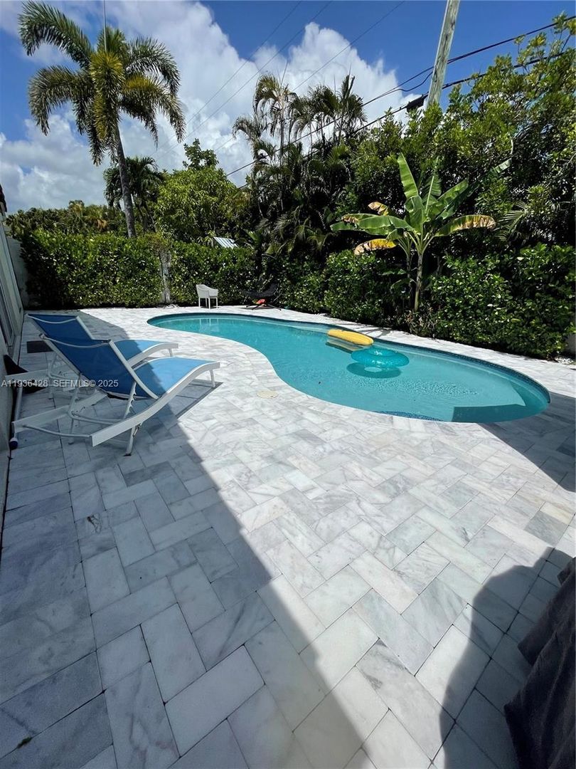 Hollywood House: 3315 SW 49th Street