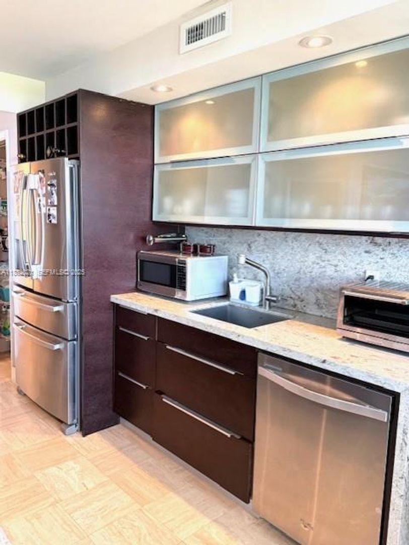 Key Biscayne House: 1121 Crandon Boulevard D702