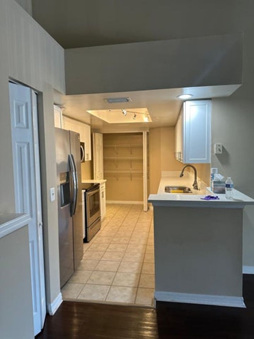 West Palm Beach House: 4197 N Haverhill Road 215