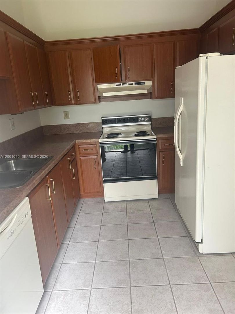 Davie House: 5901 Chester Lane