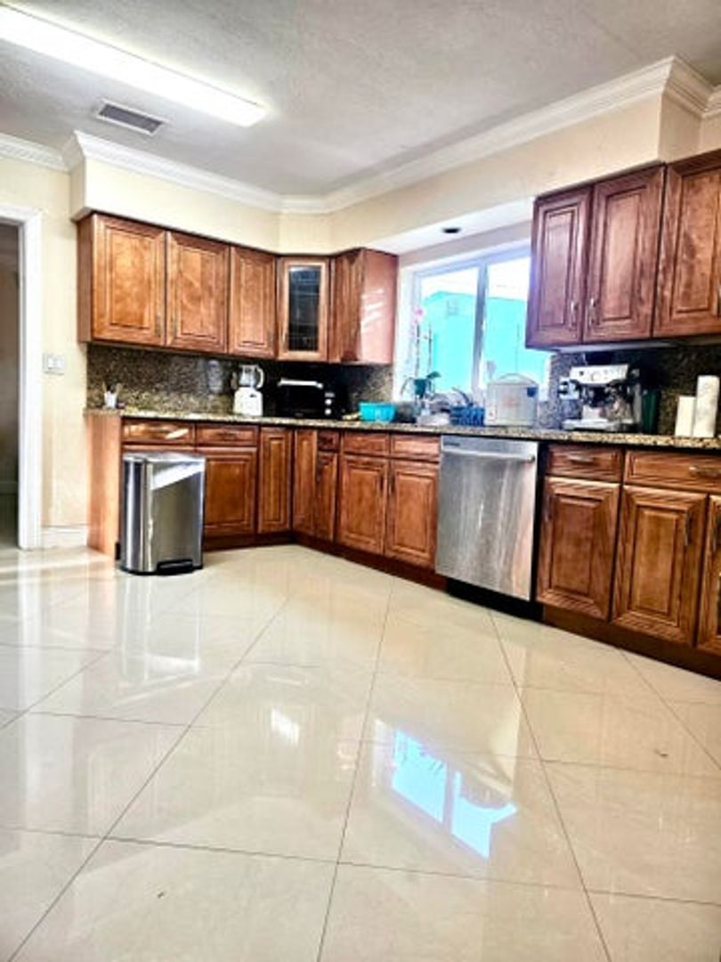 North Lauderdale House: 6410 KIMBERLY Boulevard