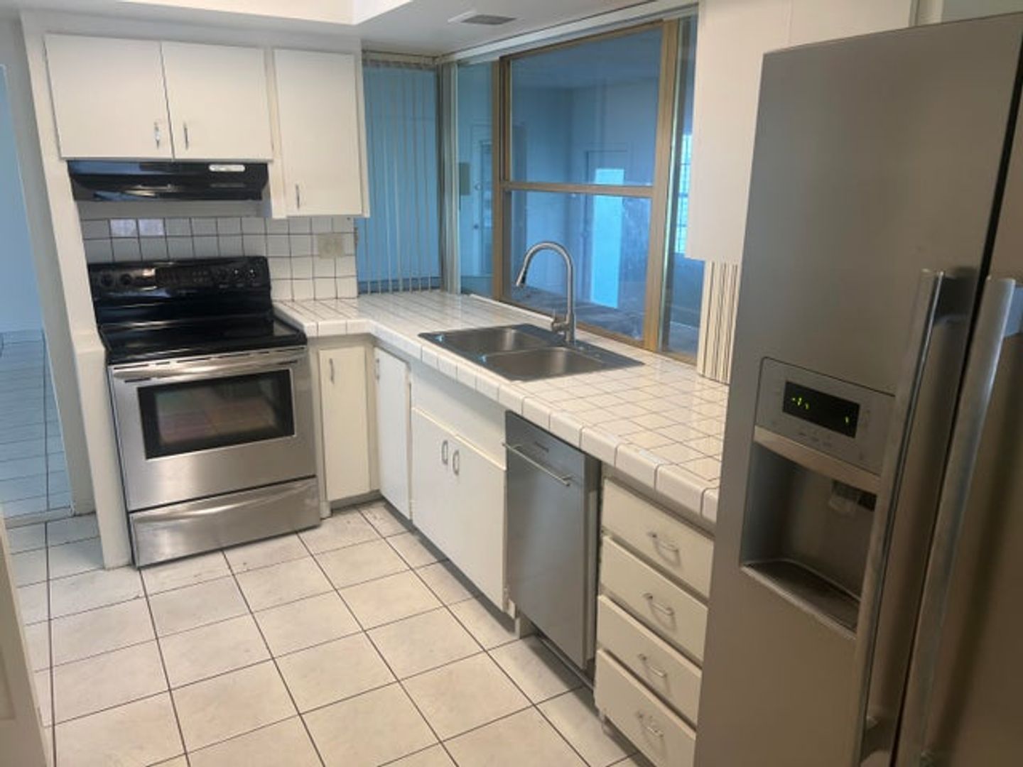 Miramar House: 4004 E Shore Road