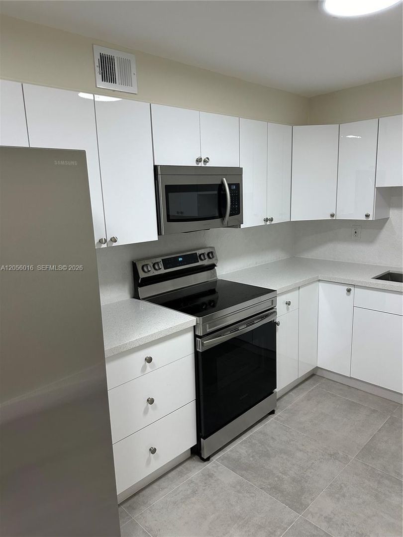 Hialeah Gardens House: 10090 NW 80th Court 1421