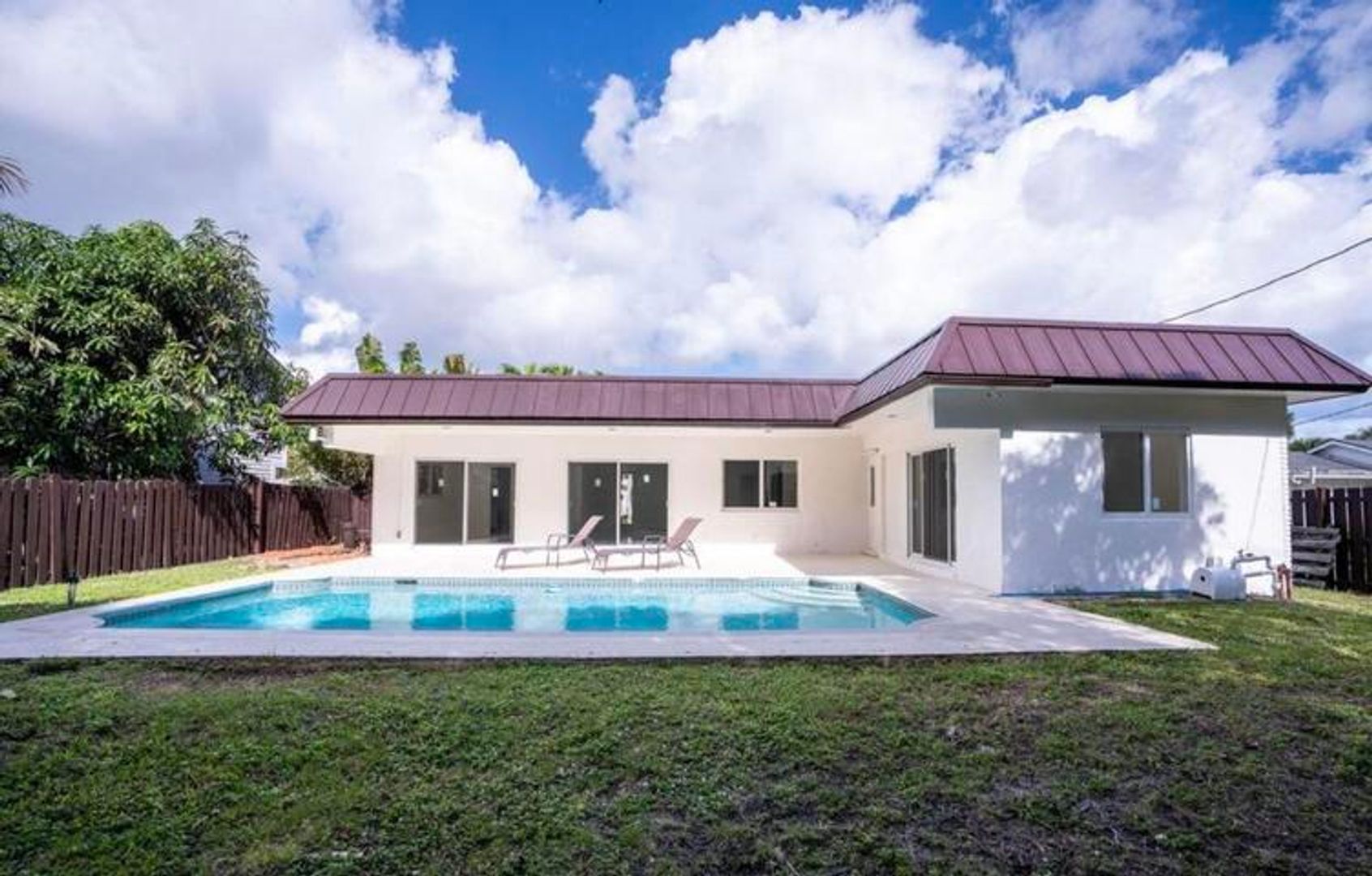 Boca Raton House: 1070 SW 18th Street