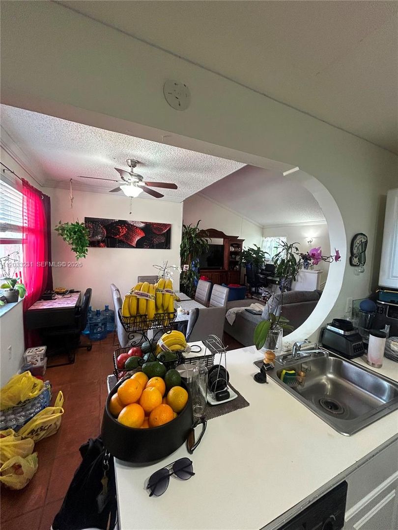 Miami House: 10284 NW 9th St Circle 204