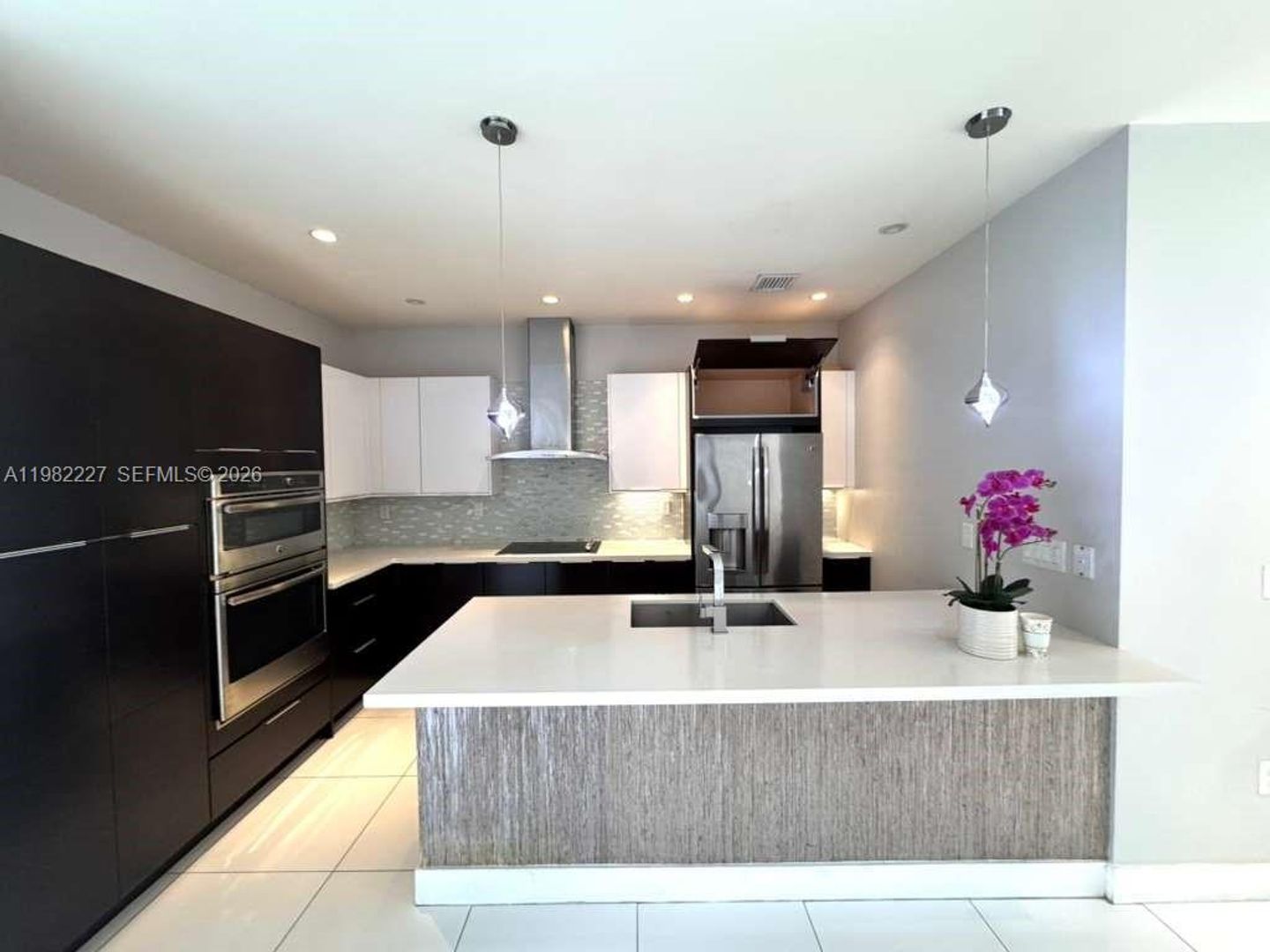 Doral House: 6458 NW 103rd Passage