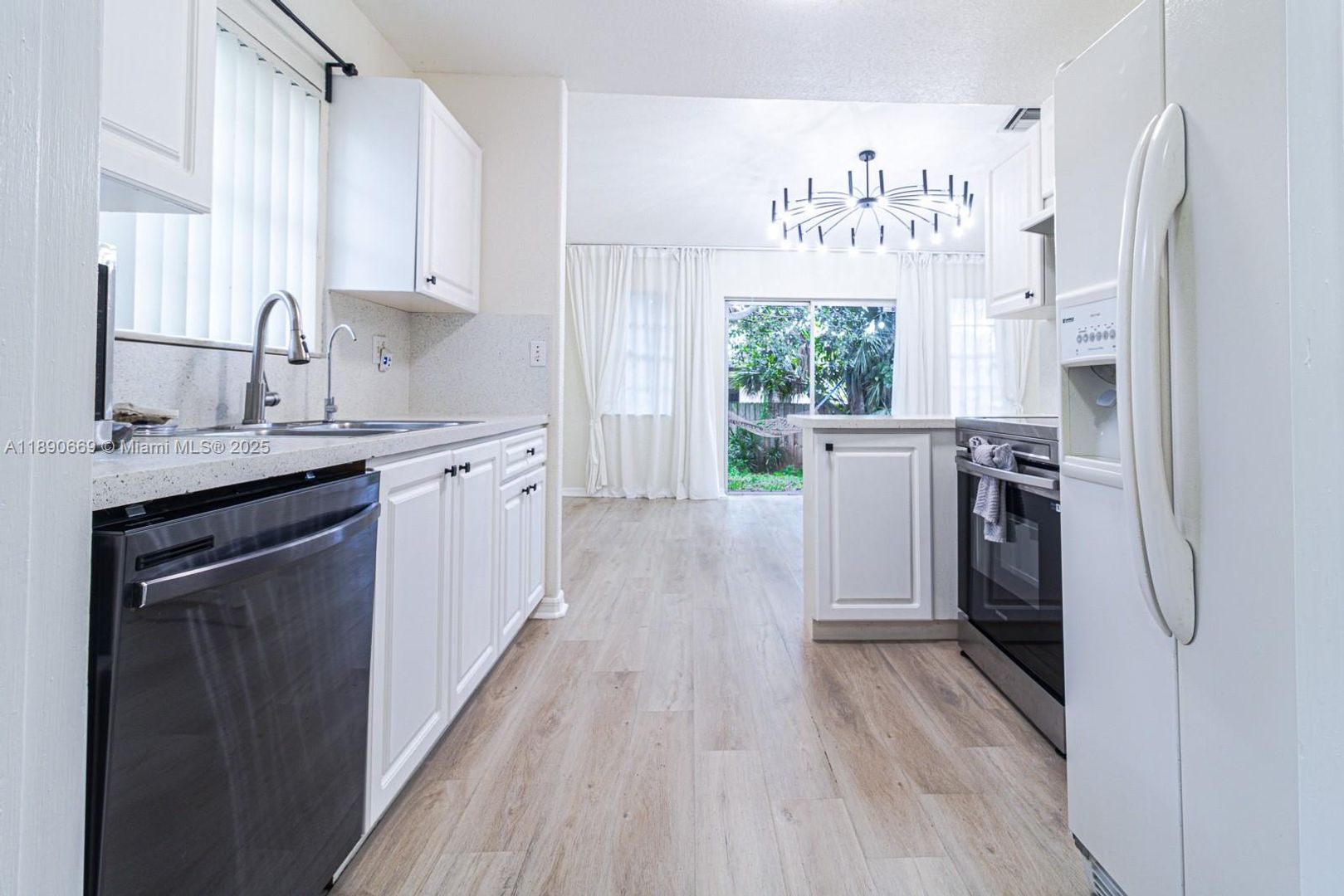 Dania Beach House: 116 NW 6th Avenue #