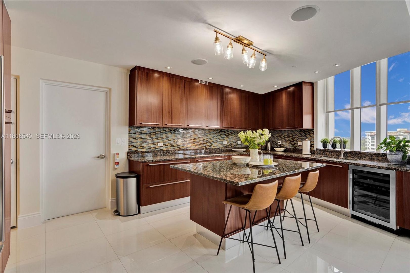 Sunny Isles Beach House: 16001 Collins Avenue 1604