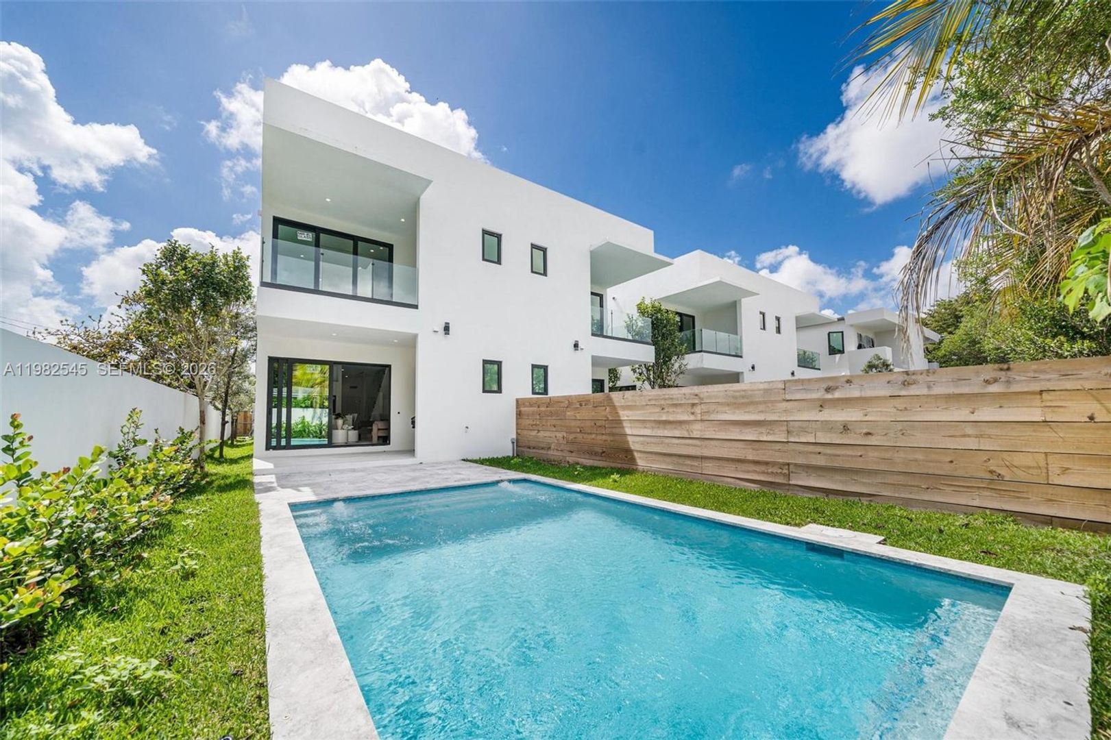 Miami House: 2937 SW 21st Street 1