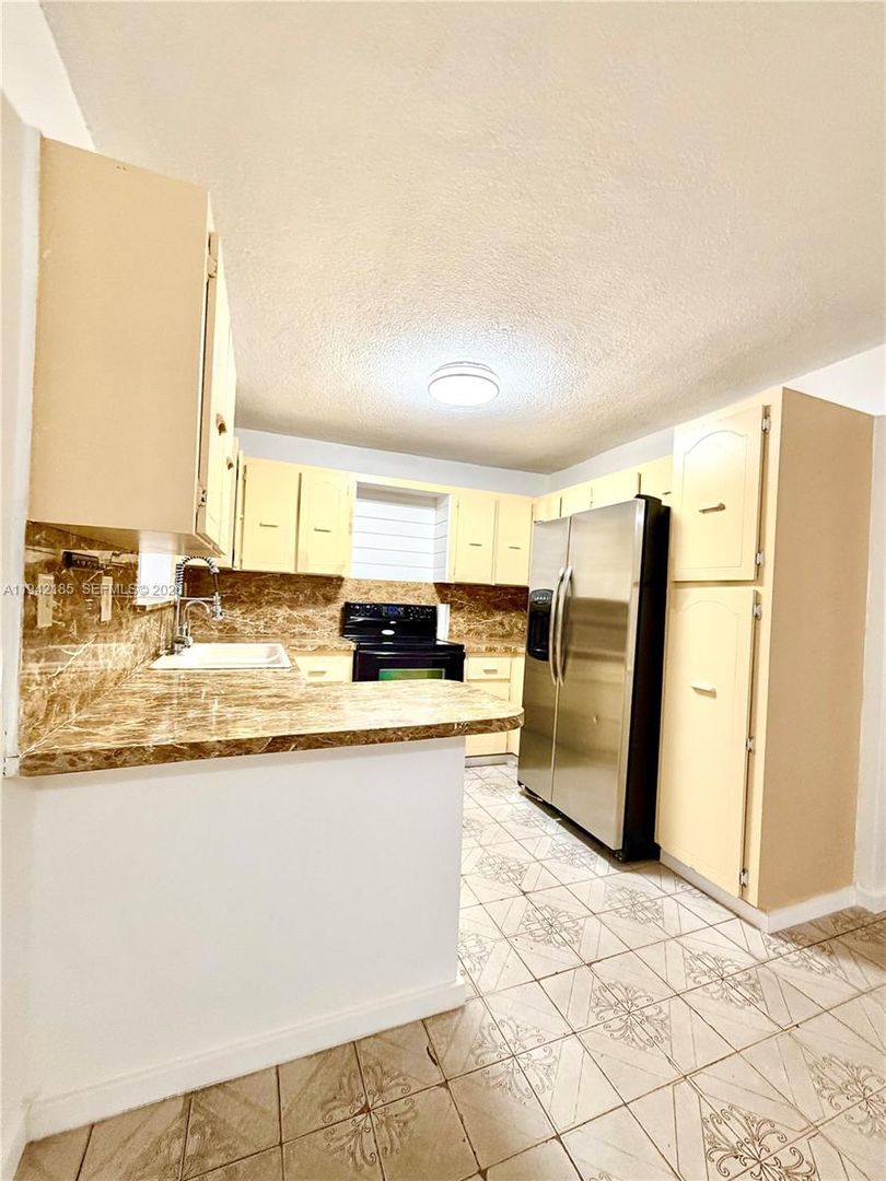 Hialeah House: 958 E 21st Street 0