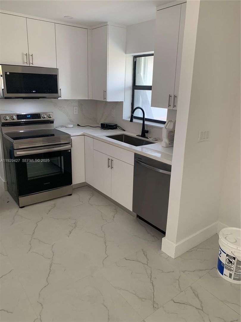 Miami House: 14301 SW 105th Avenue 0