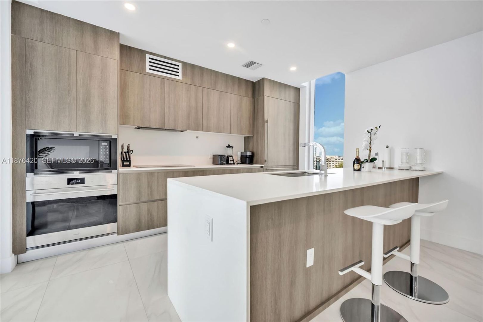 Sunny Isles Beach House: 17550 Collins Avenue 801