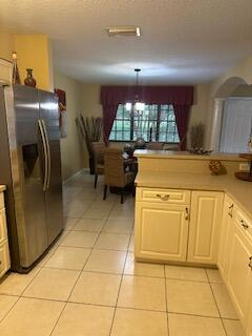 Royal Palm Beach House: 144 Weybridge Circle A