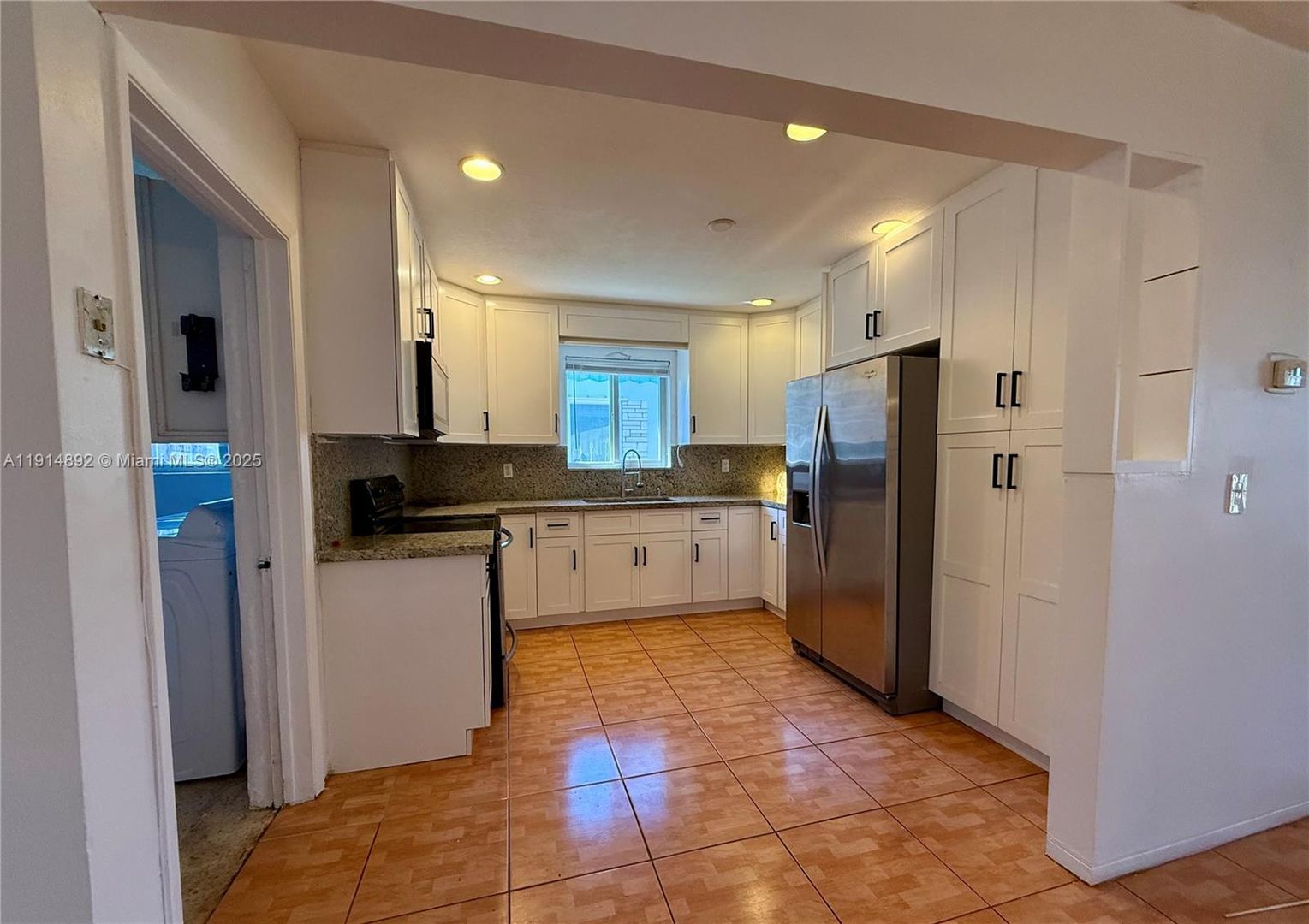 Hollywood House: 7340 Allen Drive