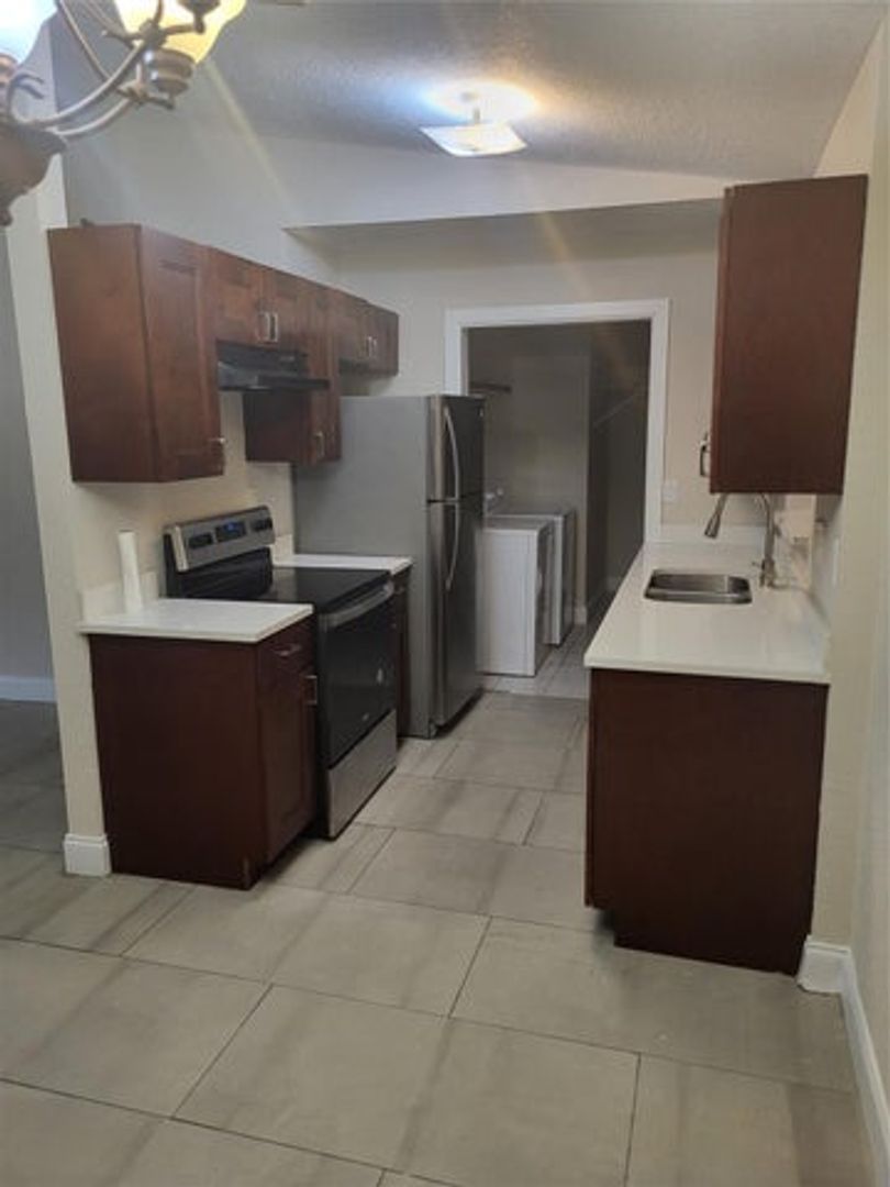 North Lauderdale House: 7816 SW 7th Place
