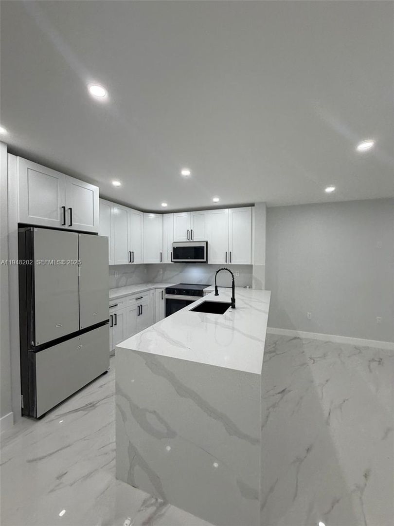 Miami Gardens House: 1085 NW 191st Street 1085