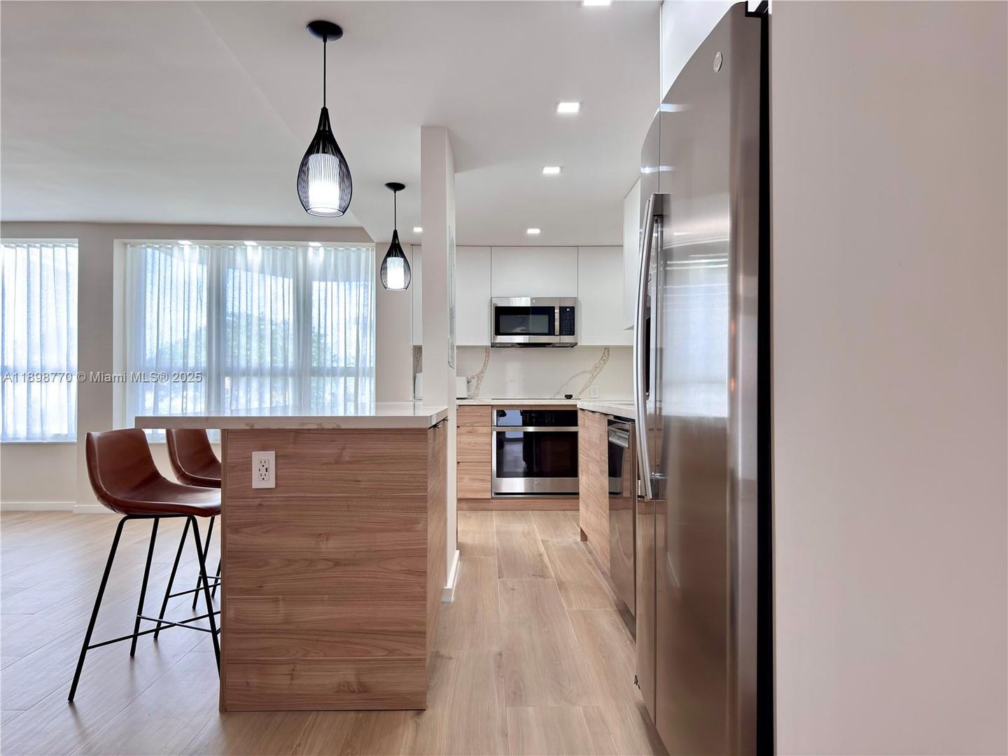 Bal Harbour House: 10230 Collins Avenue 102