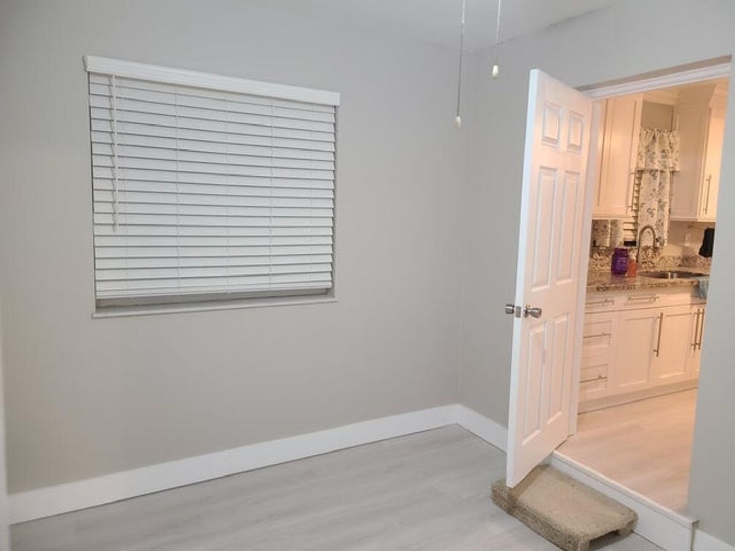 Hollywood House: 1520 N 25th Avenue